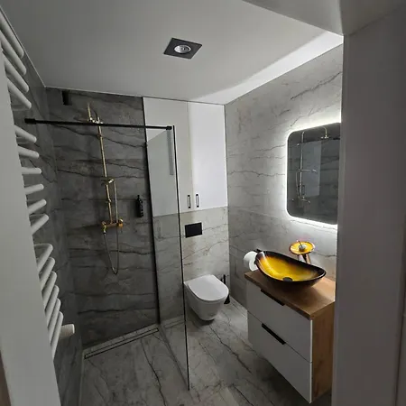 Apartament W Centrum Z Jacuzzi, Prywatny Parking, Klimatyzacja 4 Radom Exterior photo