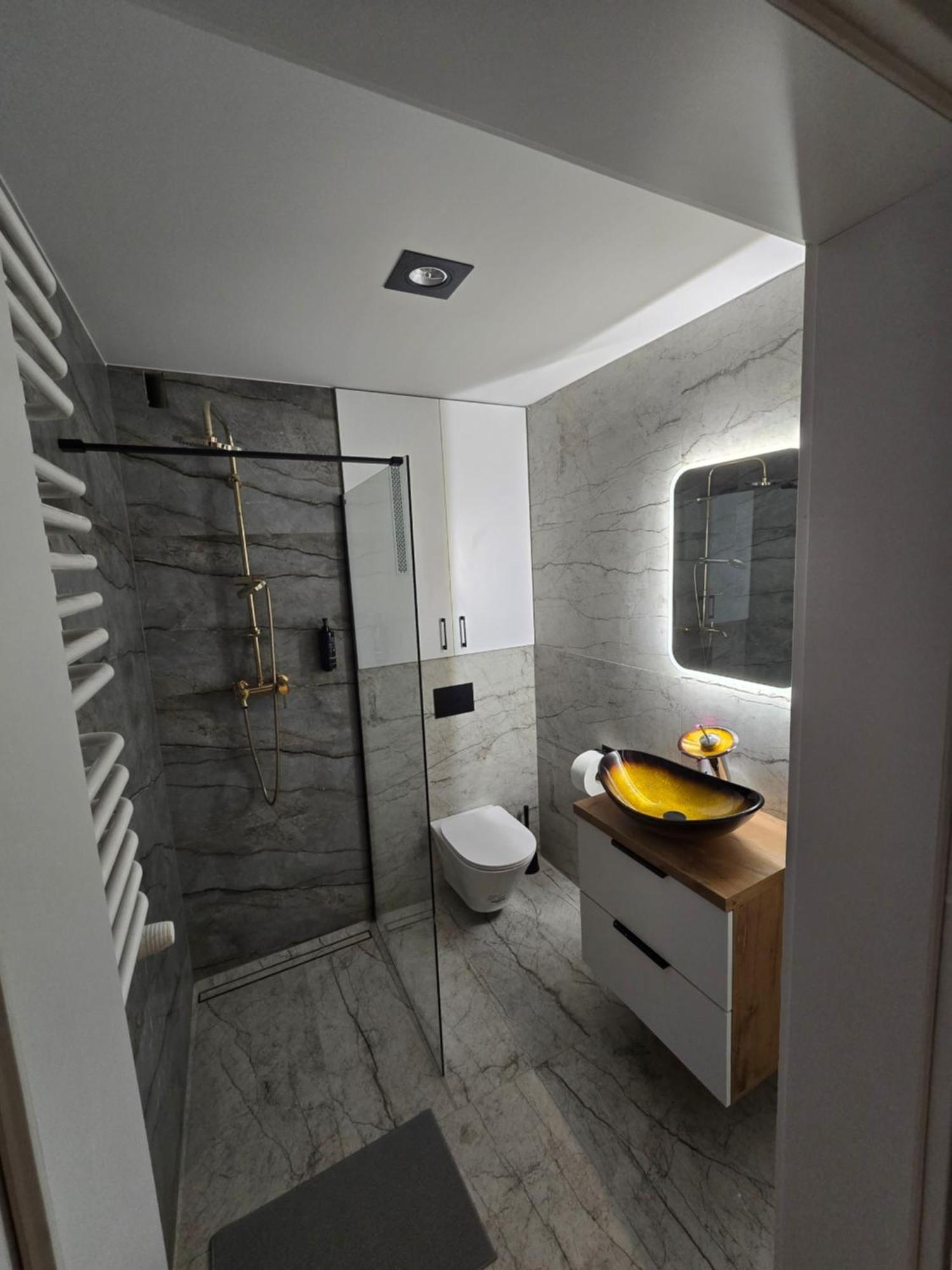 W Centrum Z Jacuzzi, Prywatny Parking, Klimatyzacja 4 * Radom