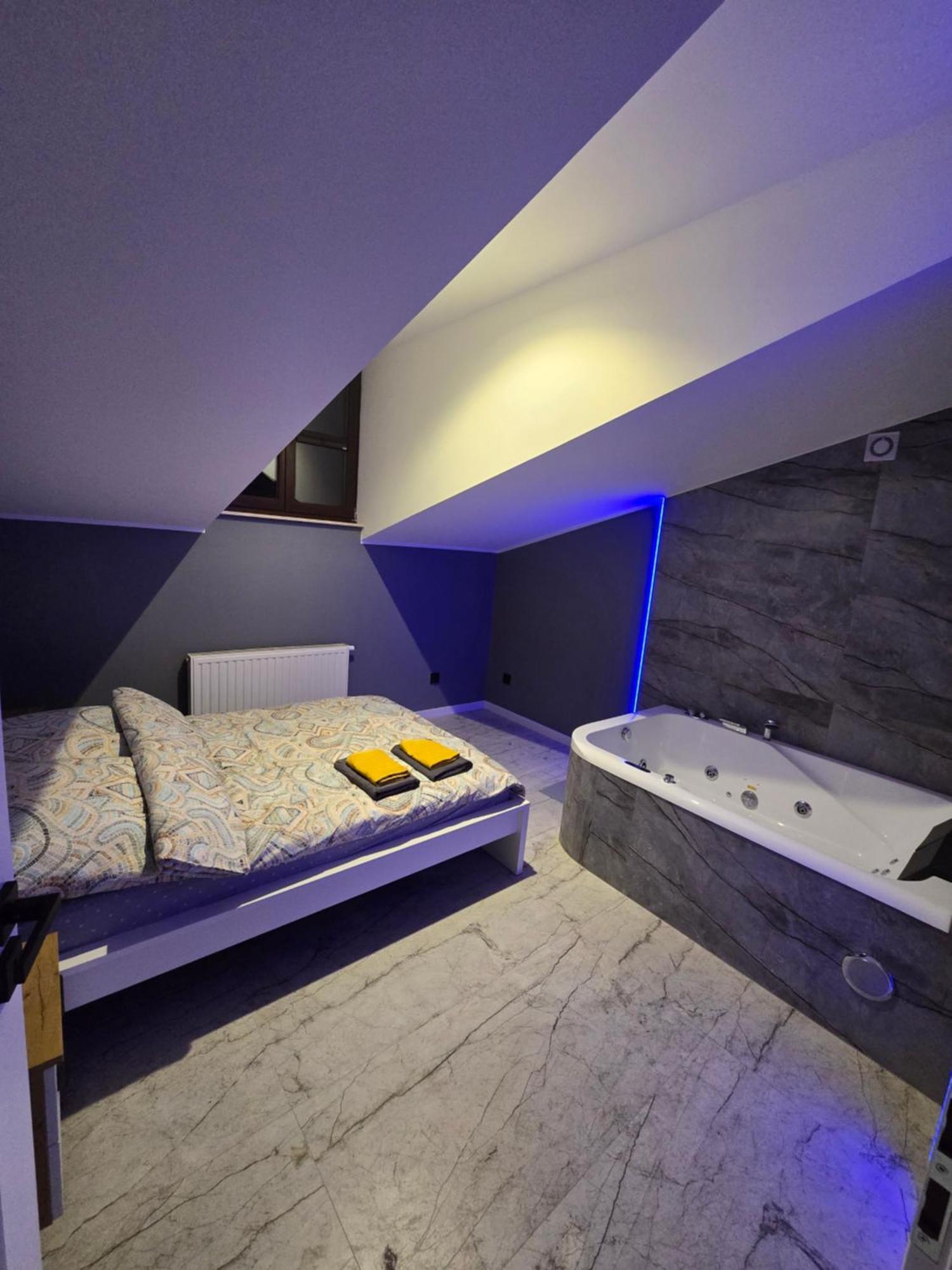 W Centrum Z Jacuzzi, Prywatny Parking, Klimatyzacja 4 Apartment Radom